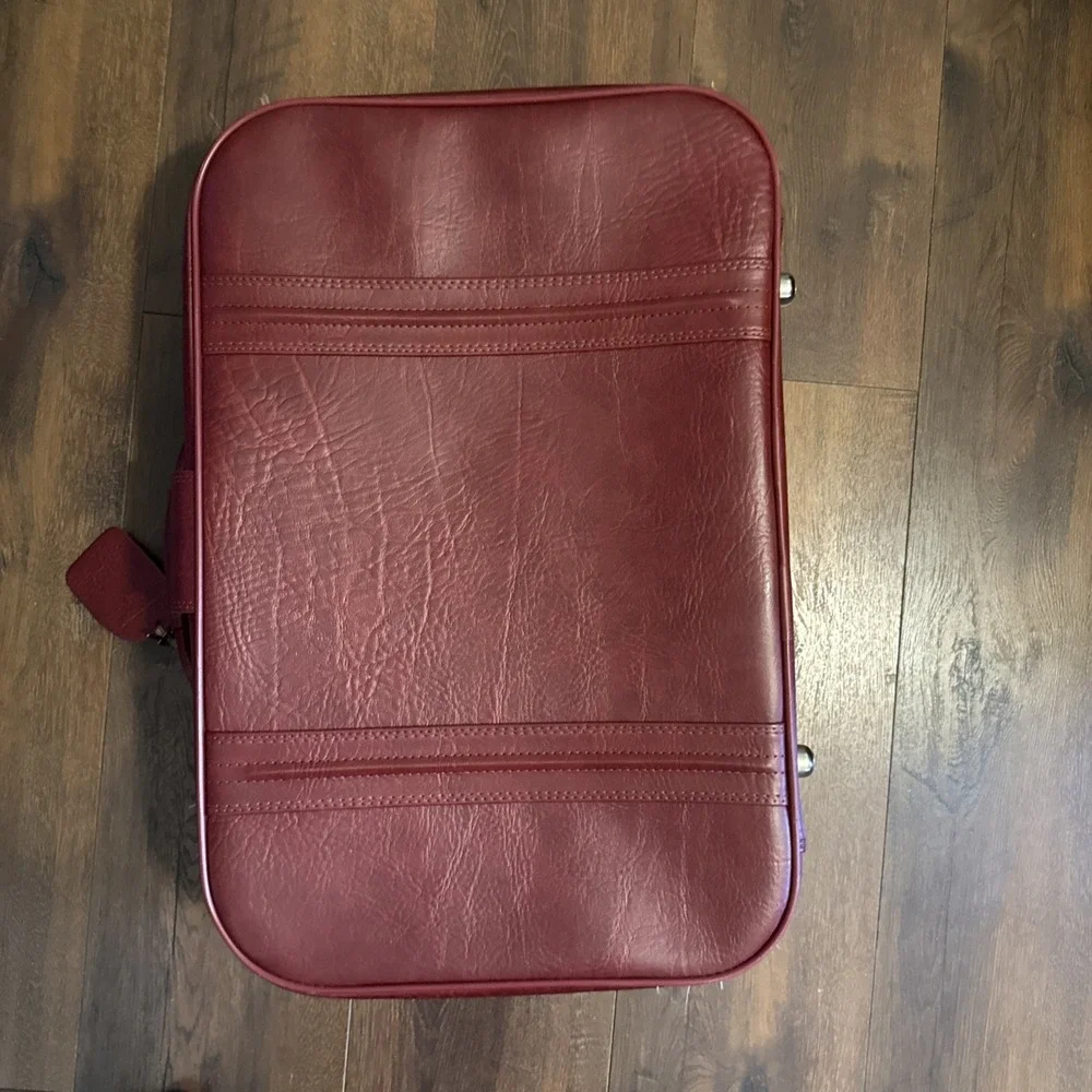 Vintage World Traveler Burgundy Leather Carry On Suitcase Travel Bag 21